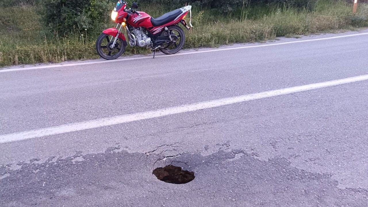 Obruk Oluştu Tosya Iskilip Yolu (1)