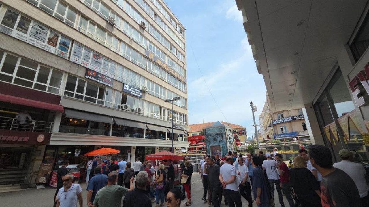 Ölümden Döndüler 8 Katlı Binadan Kopan Parçalar 2 Kişi Yaraladı (1)