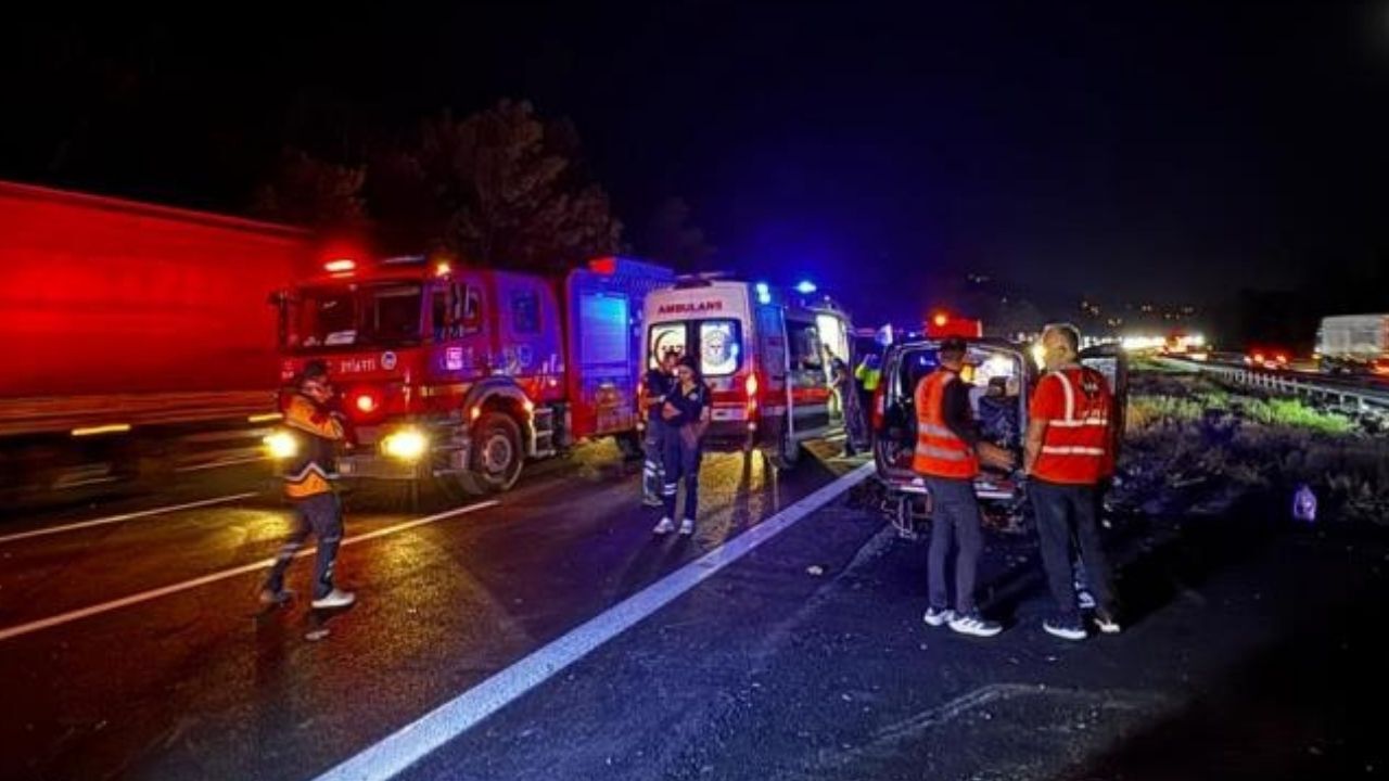 Otomobil Bariyere Saplandı 2’Si Çocuk 4 Kişi Yaralandı (2)