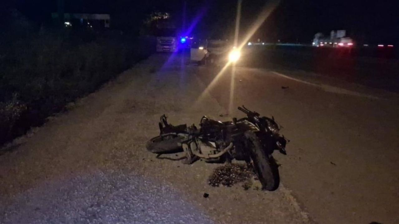 Otomobil Motosiklete Çarptı 2 Genç Yaşamını Yitirdi (2)
