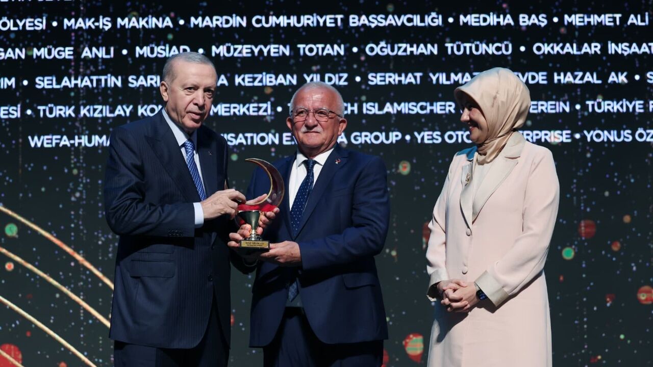 Taşköprü Kızılay Temsilcisi Hüseyin Seven Külliye’de Ödül Aldı