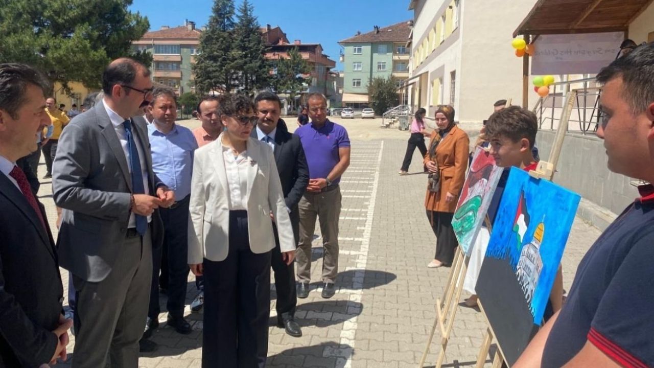 Taşköprü’de Alatarla Ortaokulu Yıl Sonu Resim Sergisi Açıldı (1)