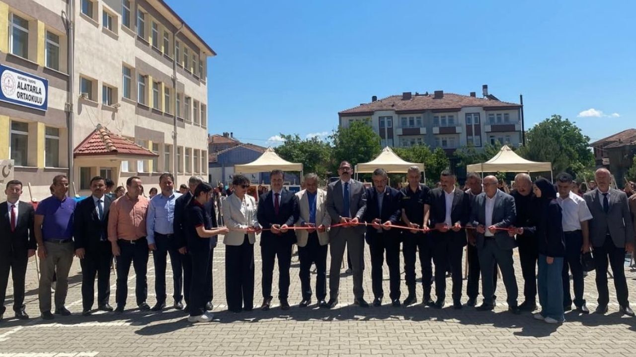 Taşköprü’de Alatarla Ortaokulu Yıl Sonu Resim Sergisi Açıldı