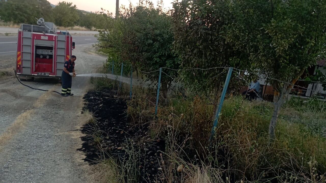 Taşköprü’de Kuru Ot Yangını Paniği Ekipler Hızla Müdahale Ett (2)
