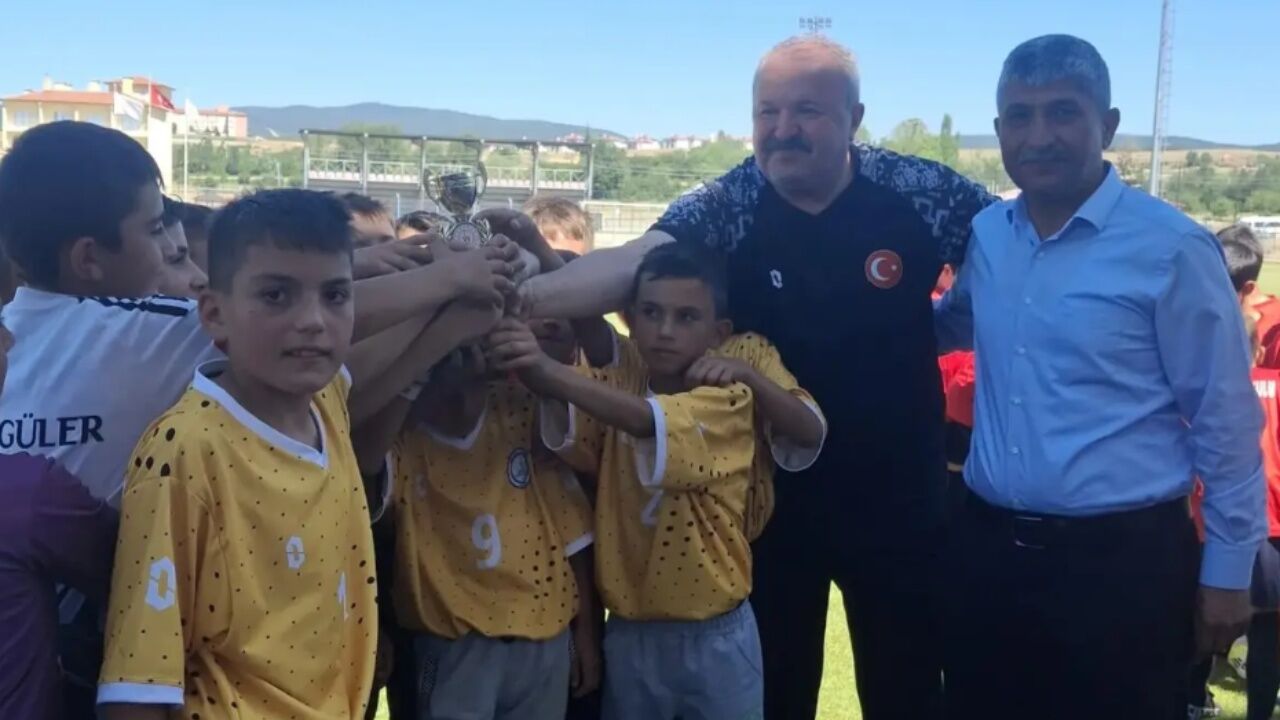 Taşköprü’de Miniklerden Büyük Performans! Futbol Şenliği İlgi Gördü (1)