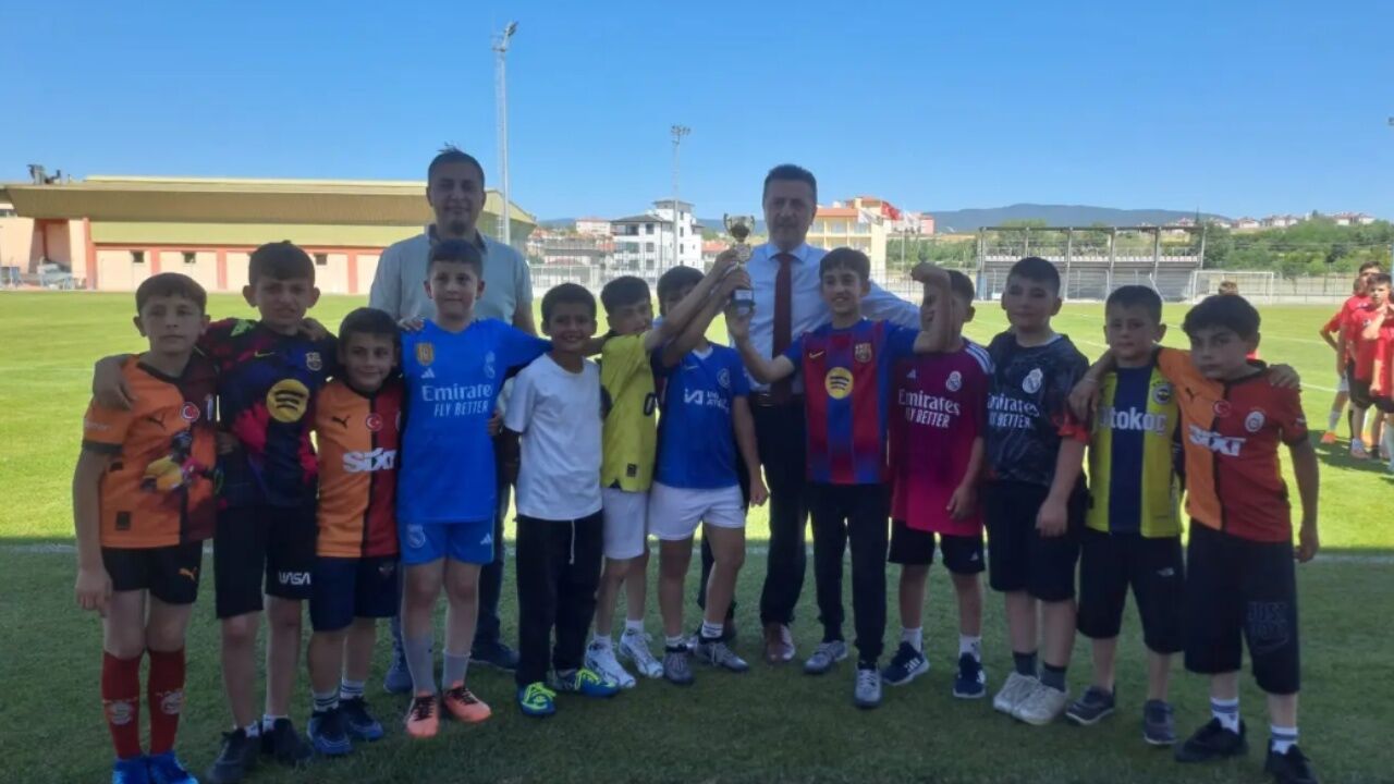 Taşköprü’de Miniklerden Büyük Performans! Futbol Şenliği İlgi Gördü