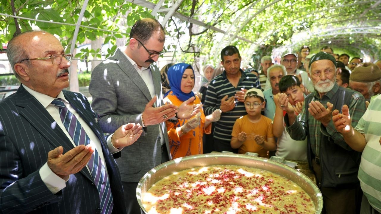 Taşköprü’de Muharrem Ayı Bereketi 2 Bin Kişiye Aşure Ikram Edildi (2)