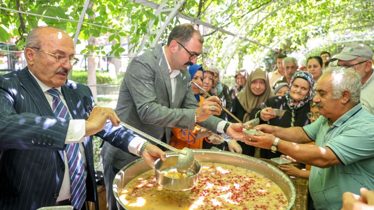 Taşköprü’de Muharrem Ayı Bereketi 2 Bin Kişiye Aşure Ikram Edildi (4)