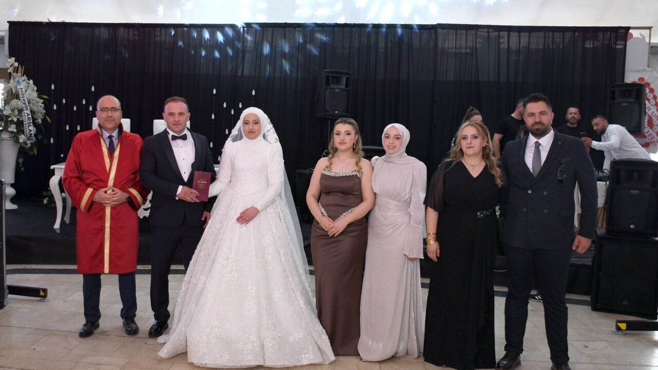 Taşköprü’de Unutulmaz Düğün Şöleni! Müdürler De Horon Teper