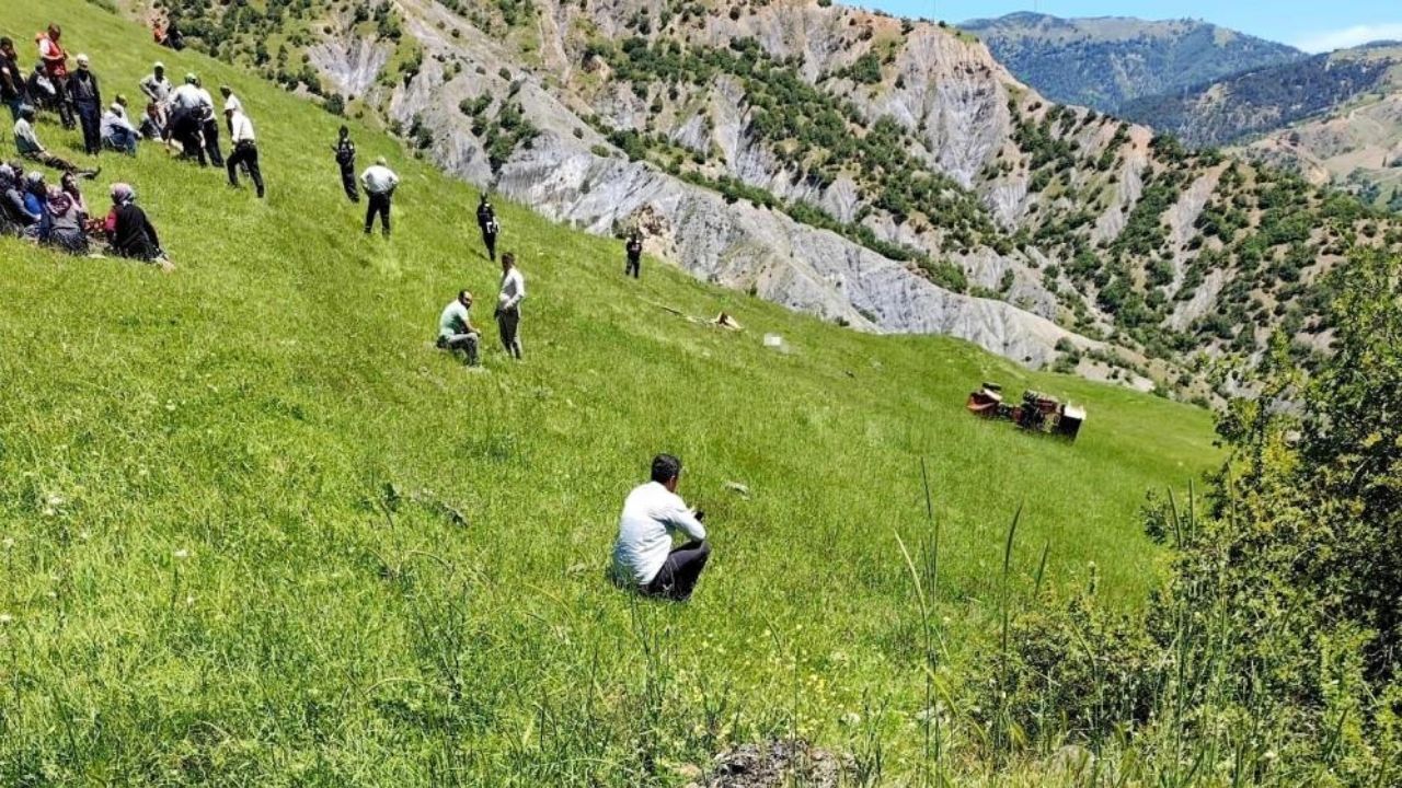 Traktör Devrildi, Altında Kalan Sürücü Can Verdi (2)