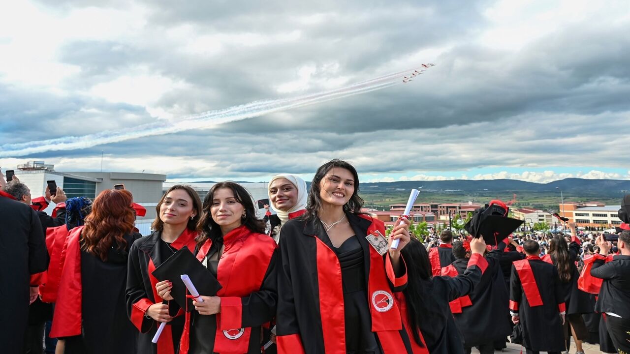 Üniversite Türk Yıldızı Göstere (4)