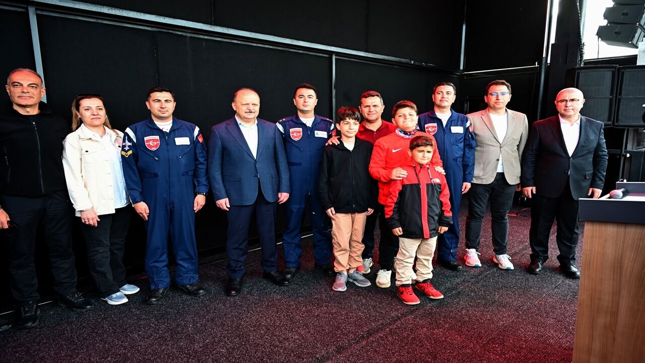 Üniversite Türk Yıldızı Göstere (6)
