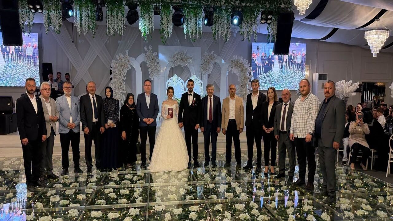 Yeğeni Dünya Evine Girdi (2)