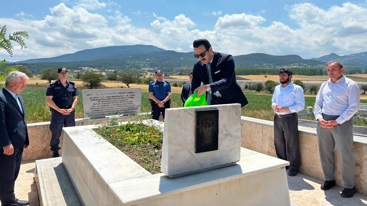 15 Temmuz Önceci Şehit Mezarları Dua (3)