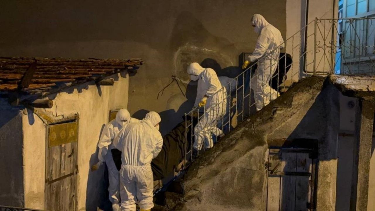 20 Gündür Haber Alınamıyordu Evinde Ölü Bulundu (1)