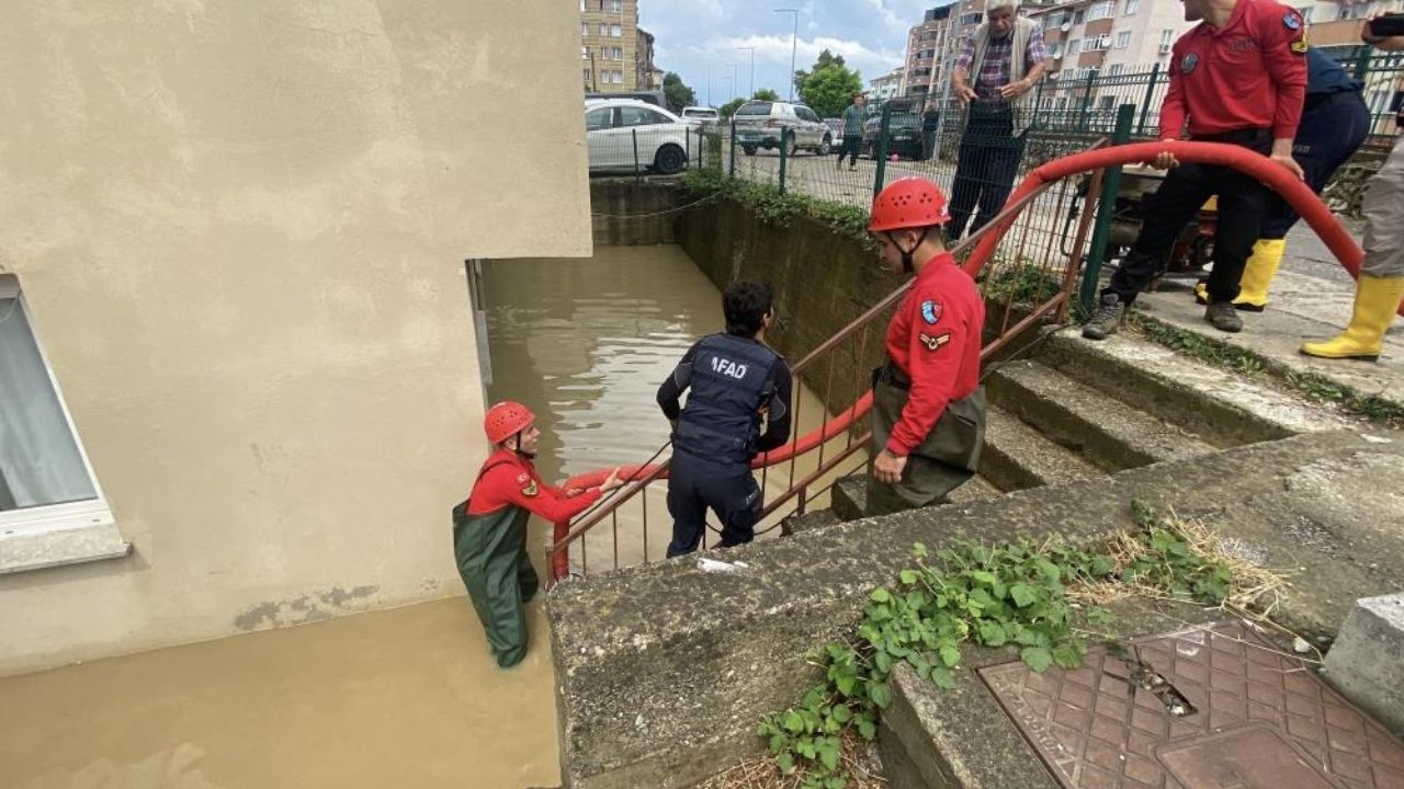 Afetin Vurduğu Cide’de Yaralar Birlikte Sarılıyor (2)
