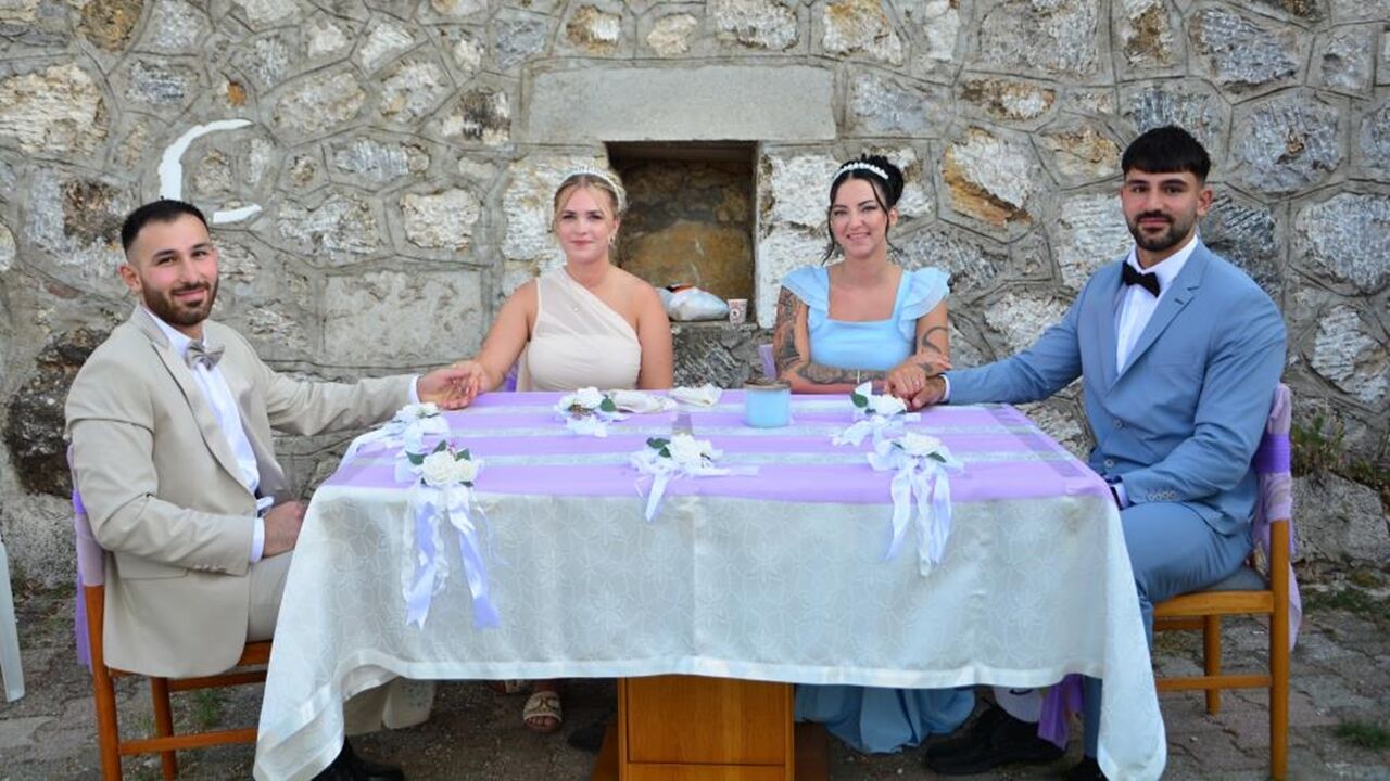 Almanya'da Yaşayan Ikiz Kardeşler (1)