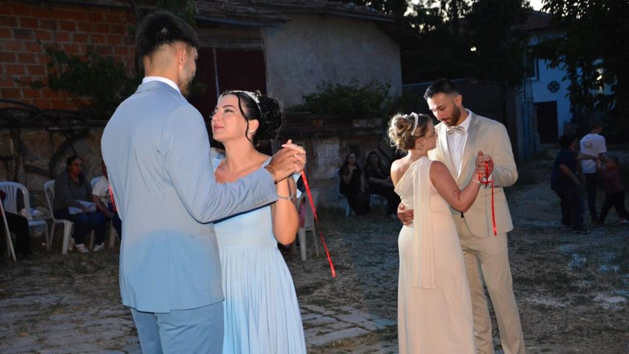 Almanya'da Yaşayan Ikiz Kardeşler (2)