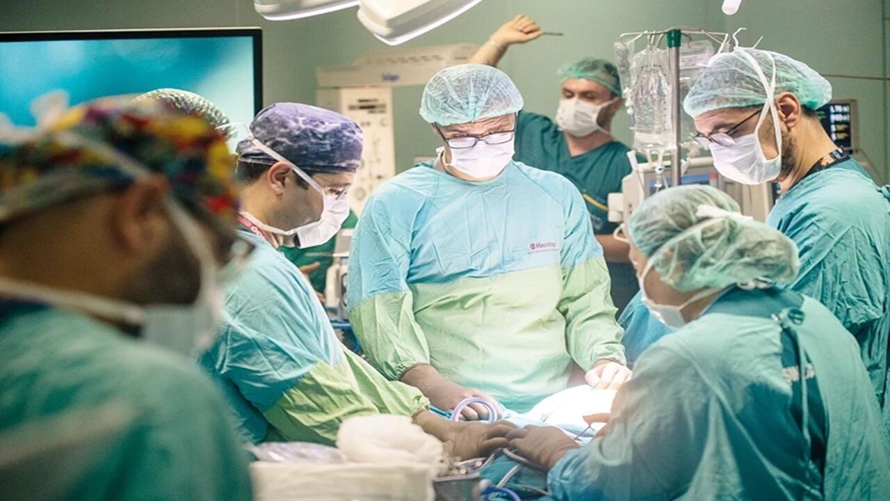 Anne Karnında Ameliyat Türkiye De Ilk (2)-1