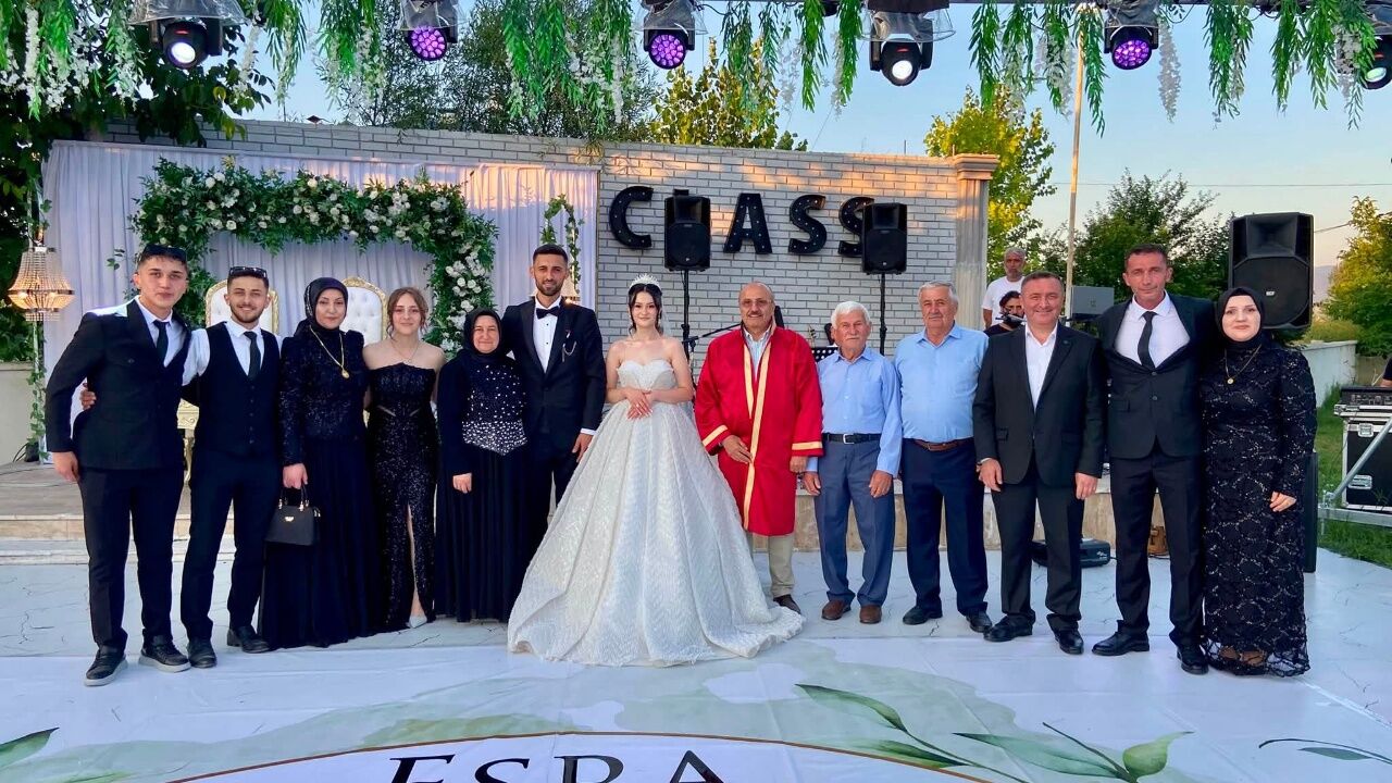 Aşköprülü Çift Mutluluğa Evet Dedi Onur Ve Esra Nur Dünyaevine Girdi 1