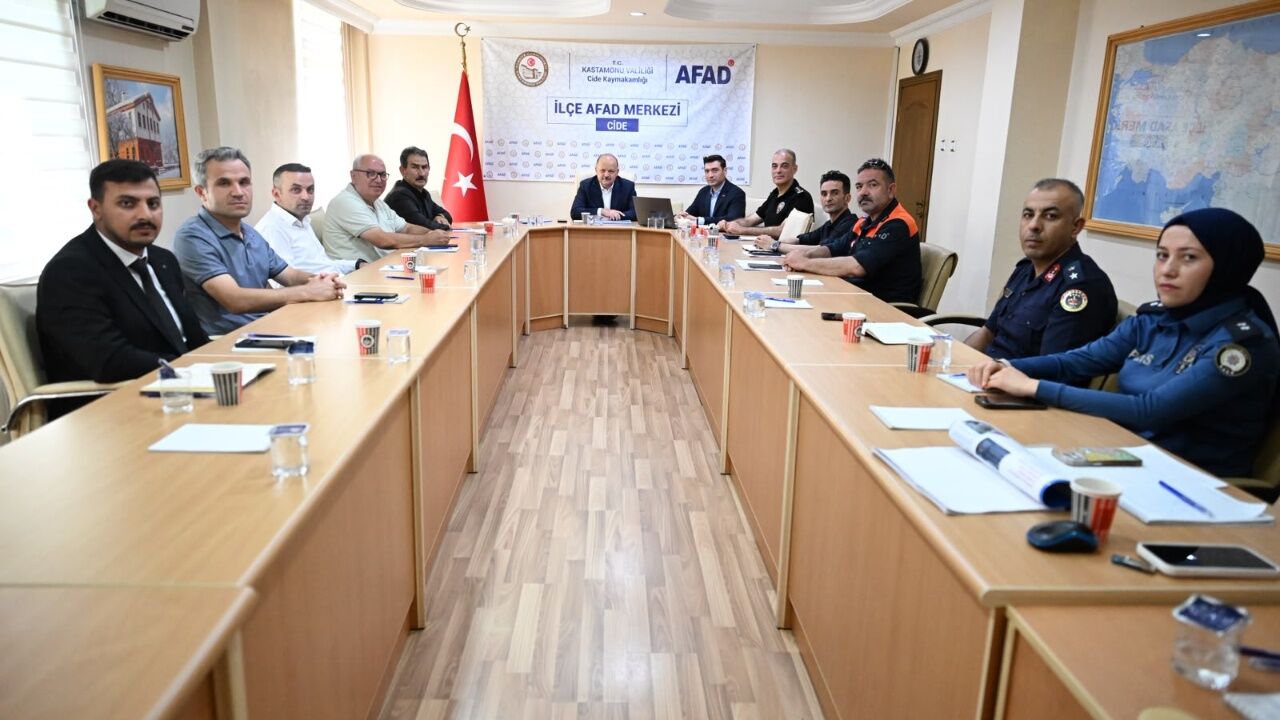 Cide'de Afet Sonrası Çalışmalar Sürüyor! Vali Dallı Sahada Incelemelerde Bulundu 4
