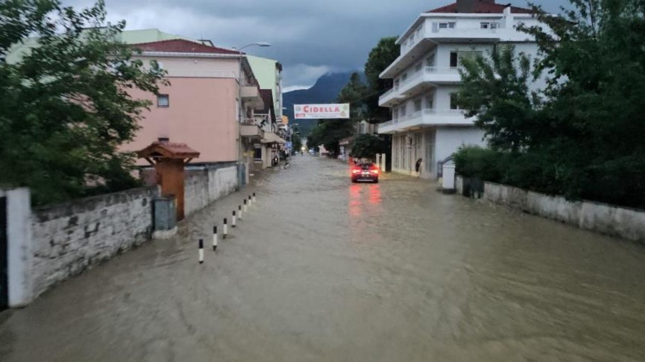 Cide’de Sel Felaketi Evler, Iş Yerleri Ve Yollar Sular Altında Kaldı (1)-1