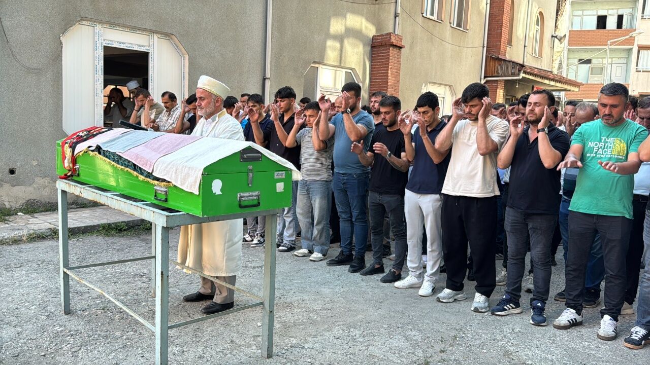 Eşi Tarafından Öldürülen 3 Çocuk Annesi Kadın Gözyaşlarıyla Toprağa Verildi