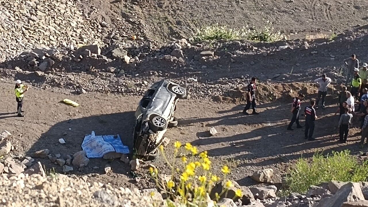 Giresun'un Alucra Ilçesinde Otomobilin Dere Yatağına Devrilme