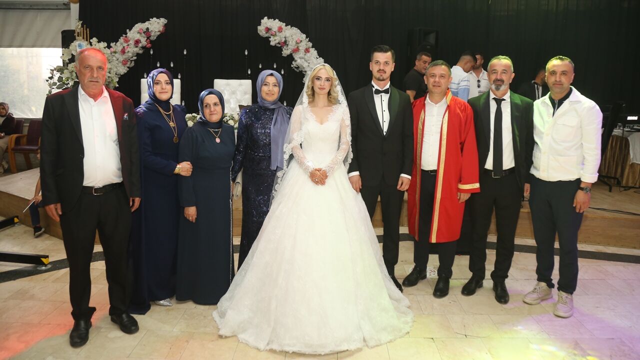 Göktürk Ve Yeliz Çifti Dünya Evine Girdi (1)