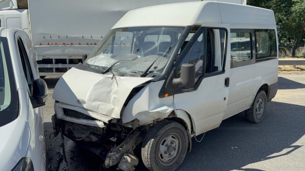 Hamile Eşini Hastaneye Götürürken Kazaya Karıştı 3 Yaralı (1)