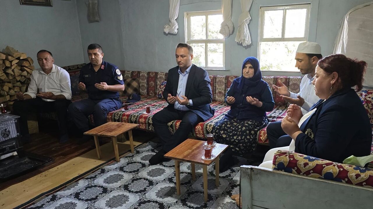 Hanönü Kaymakamı Ilk Ziyaret Şehit Ailesi (2)
