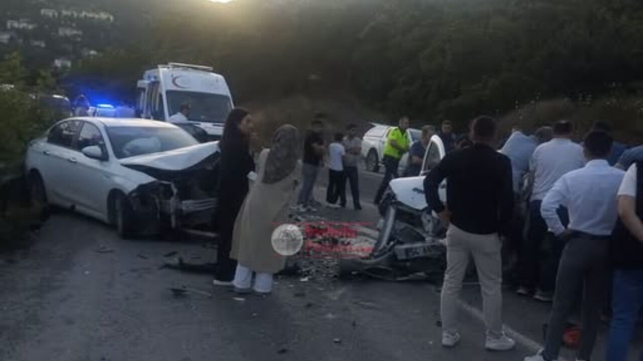 İnebolu Yolunda Feci Kaza! İki Otomobil Kafa Kafaya Çarpıştı