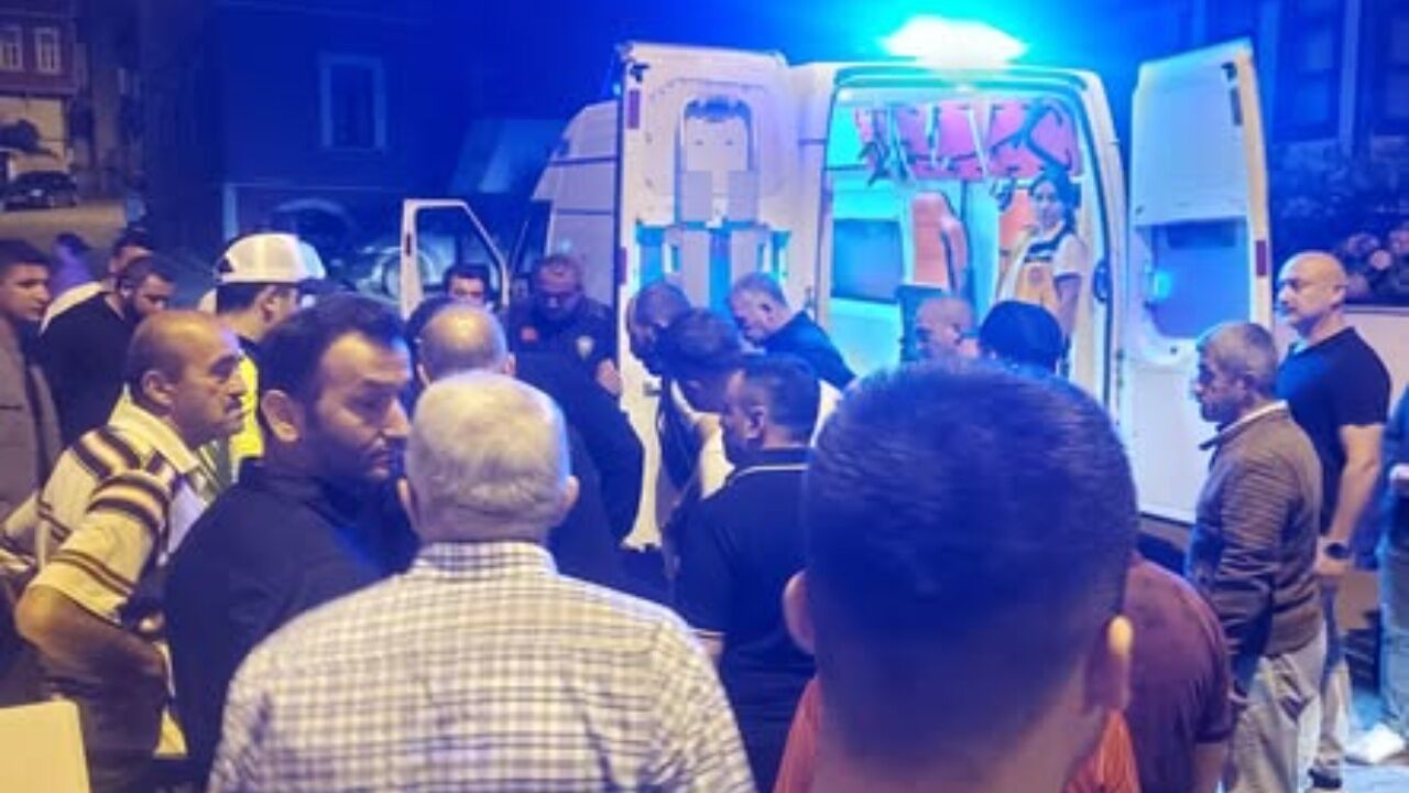 İnebolu'da 15 Temmuz Etkinliğinde Şok Olay Polis Yaralandı, Sürücü Kaçtı