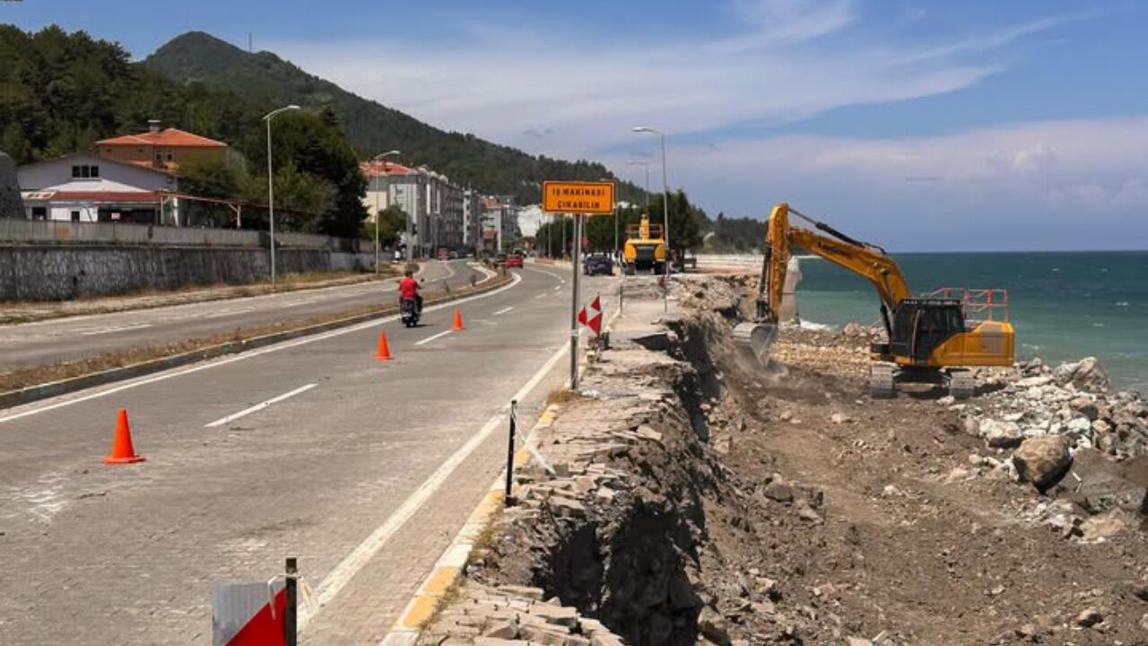 İnebolu'da Dev Proje Hayata Geçiyor! Sahil Yolu Ve Heyelan Bölgeleri Yenilenecek