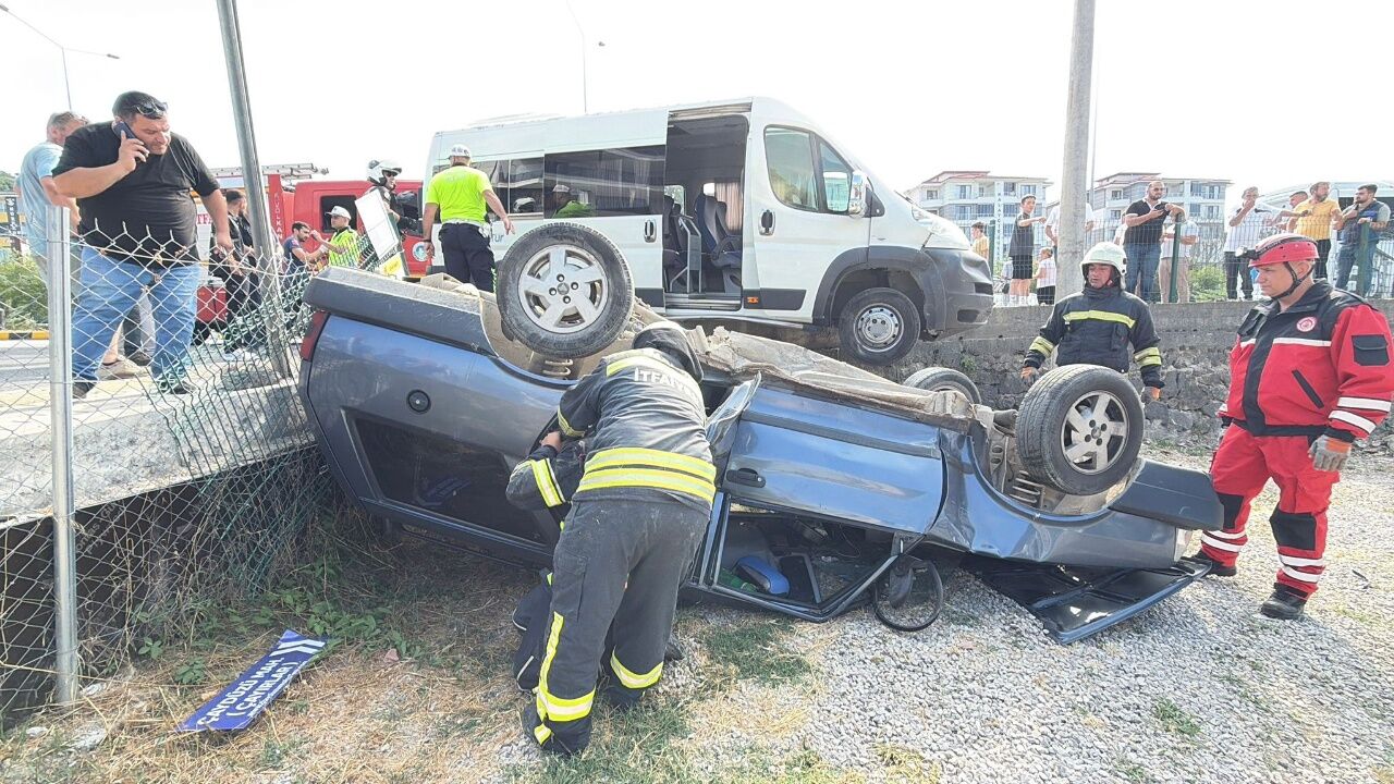 İşçi Servisi Kazaya Karıştı! Takla Atan Otomobilde 3 Kişi Yaralandı (2)