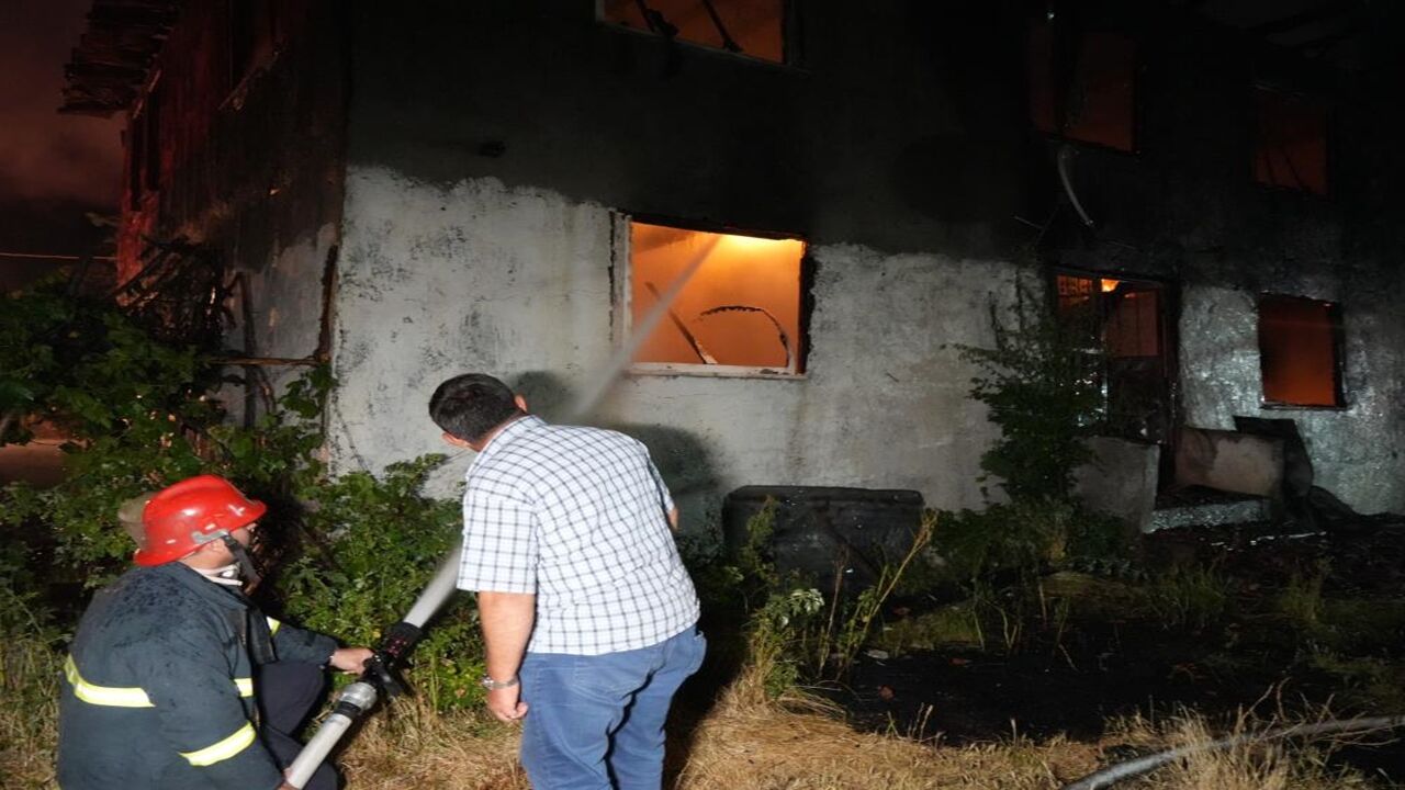 Kadıoğlu Köyünde Yangın Gün Ağardı (4)