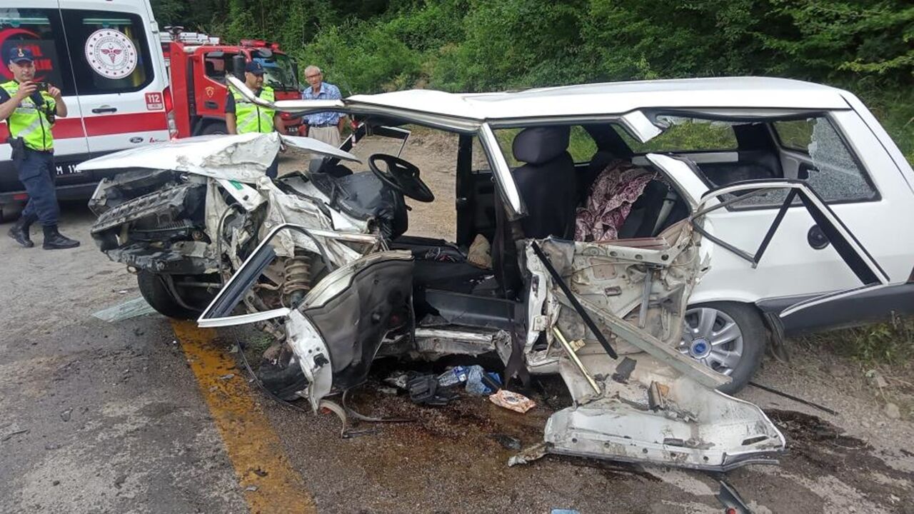 Kastamonu Plakalı Otomobil Feci Kaza (1)