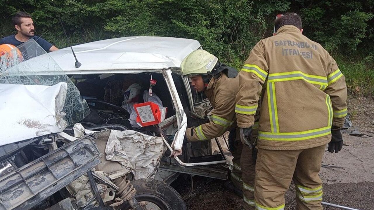 Kastamonu Plakalı Otomobil Feci Kaza (3)