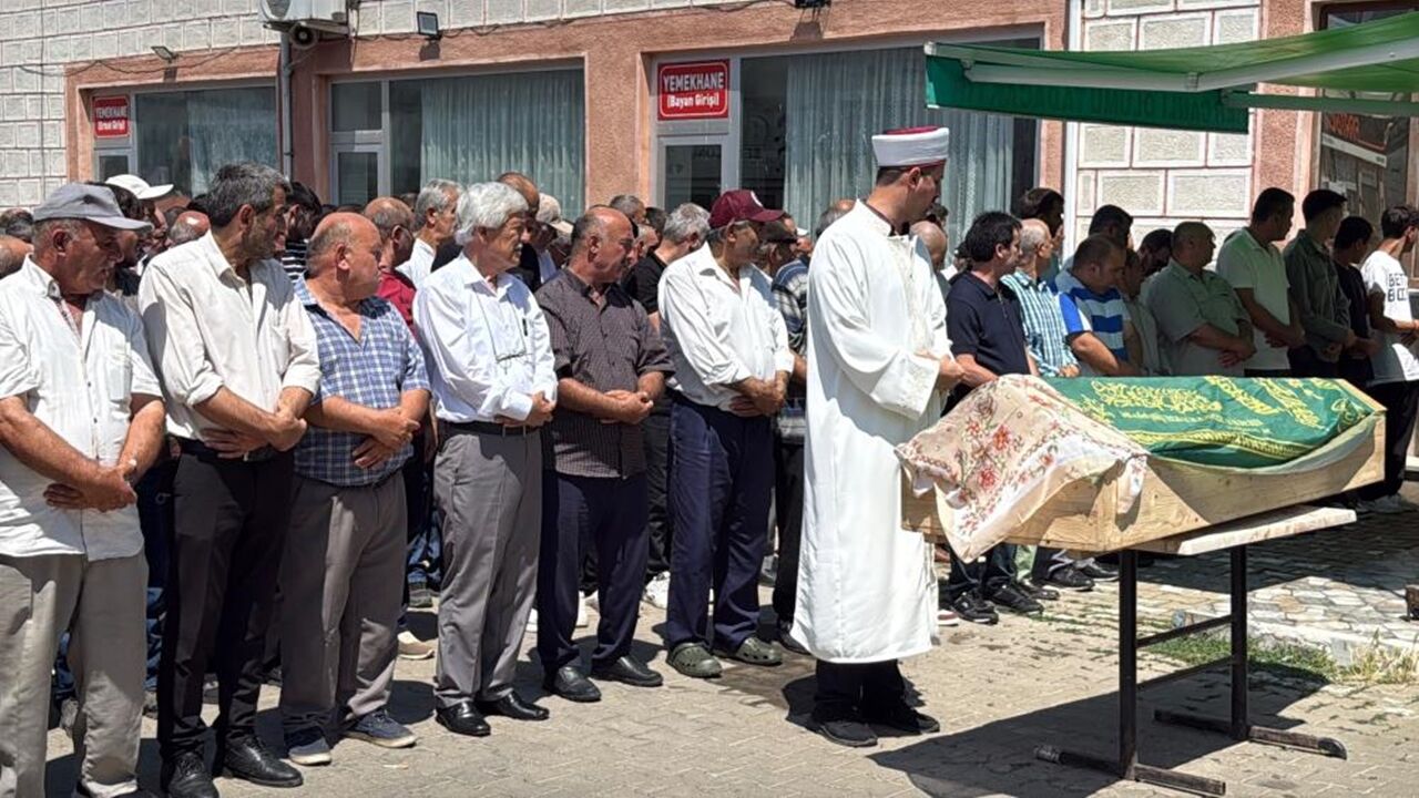 Kastamonu Plakalı Tır Faciası Yaşlı Çift Toprağa (4)