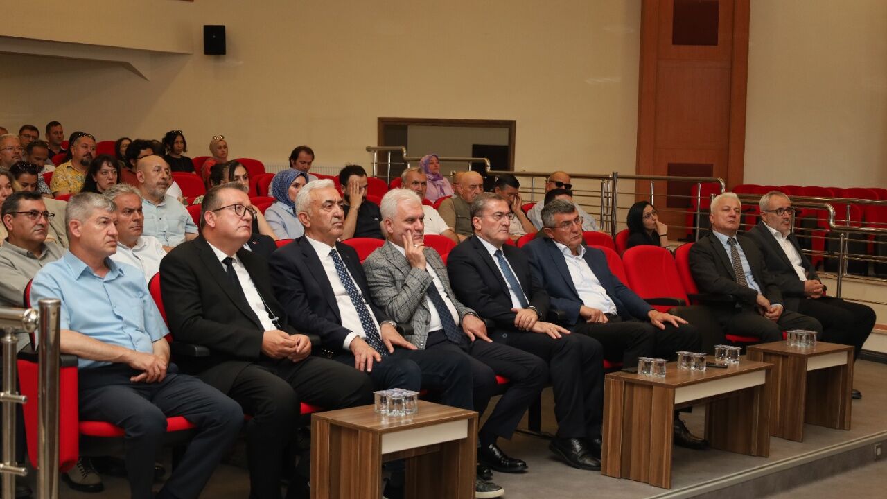 Kastamonu Üniversitesi'nde 15 Temmuz Paneli Düzenlendi (1)