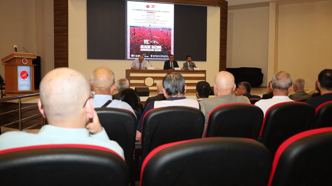 Kastamonu Üniversitesi'nde 15 Temmuz Paneli Düzenlendi (3)