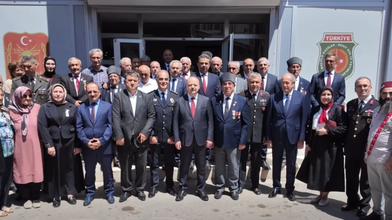 Kastamonu'da 15 Temmuz Programı Kapsamında Şehitlik Ziyareti Gerçekleştirildi (4)