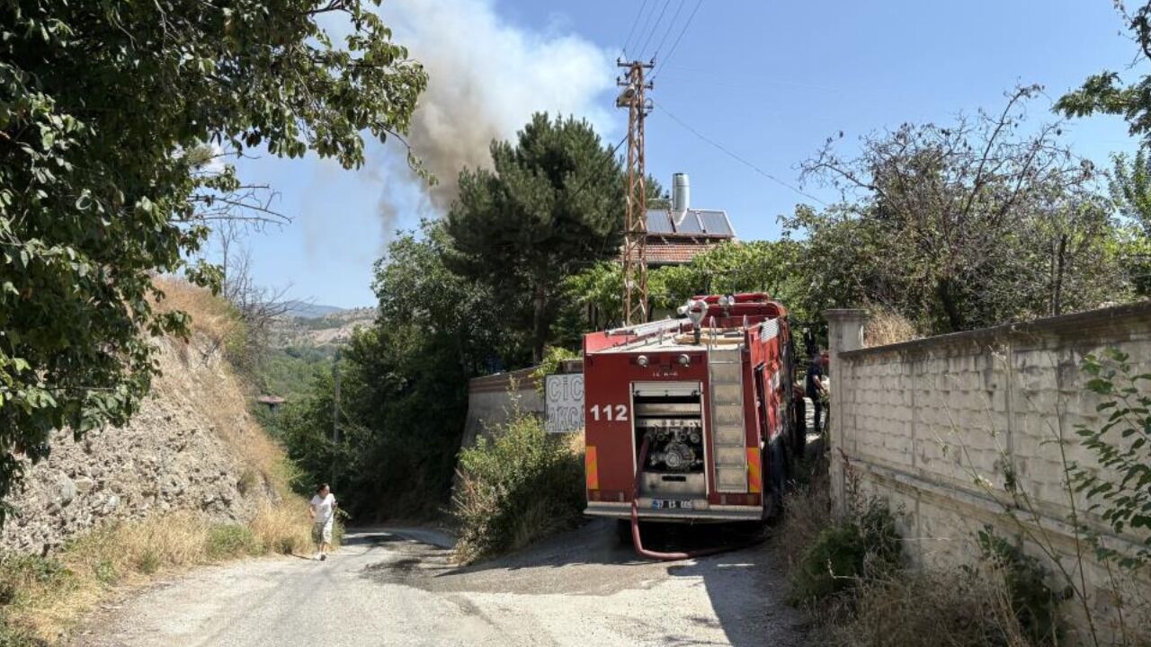 Kastamonu’da Alevler Ormana Ramak Kala Durduruldu (2)