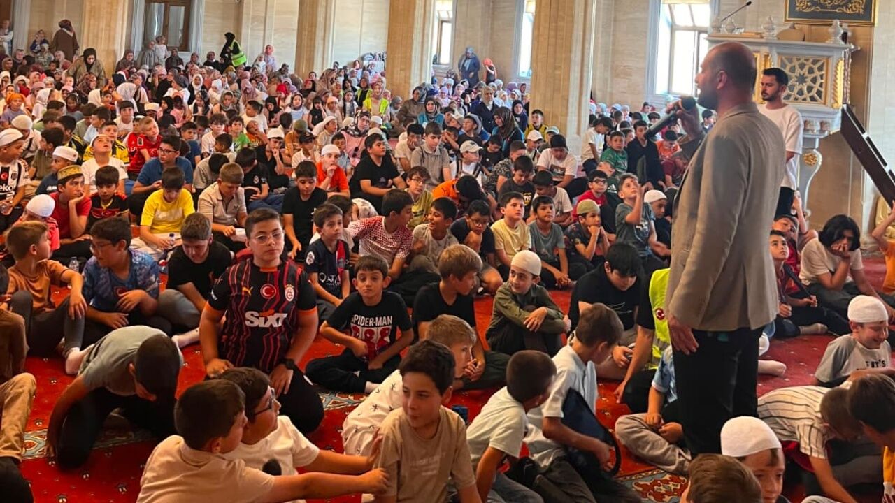 Kastamonu'da Anlamlı Buluşma! Çocuklar Camide Bir Araya Geldi (2)