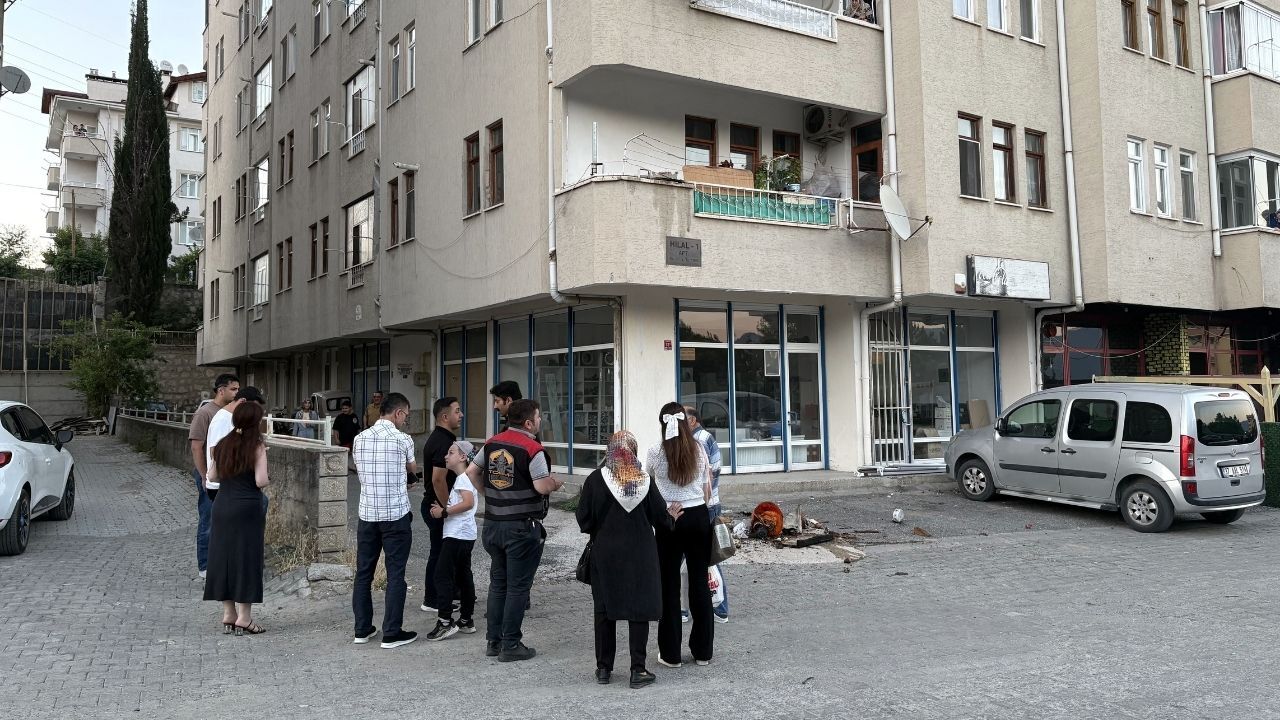 Kastamonu’da Balkondaki Saksı Az Kalsın Binayı Yakıyordu (2)