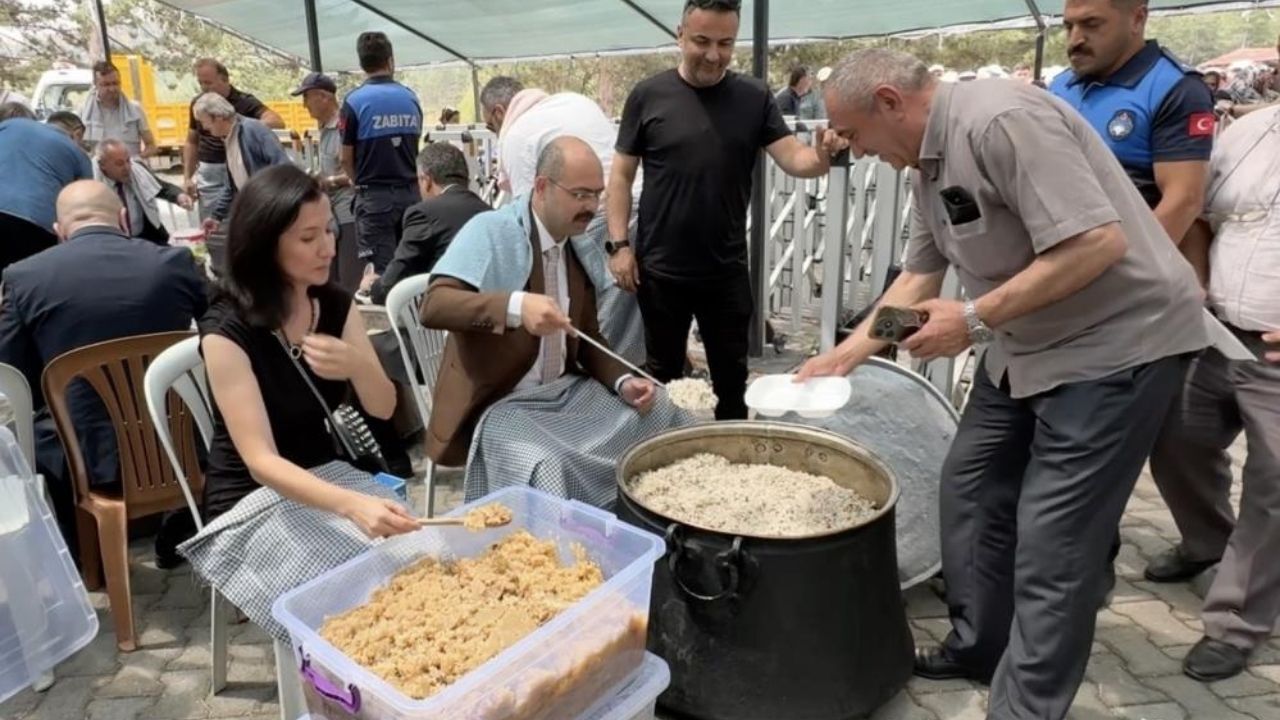 Kastamonu’da Belediye Başkanının Makam Aracı Sünnet Arabası Oldu (3)
