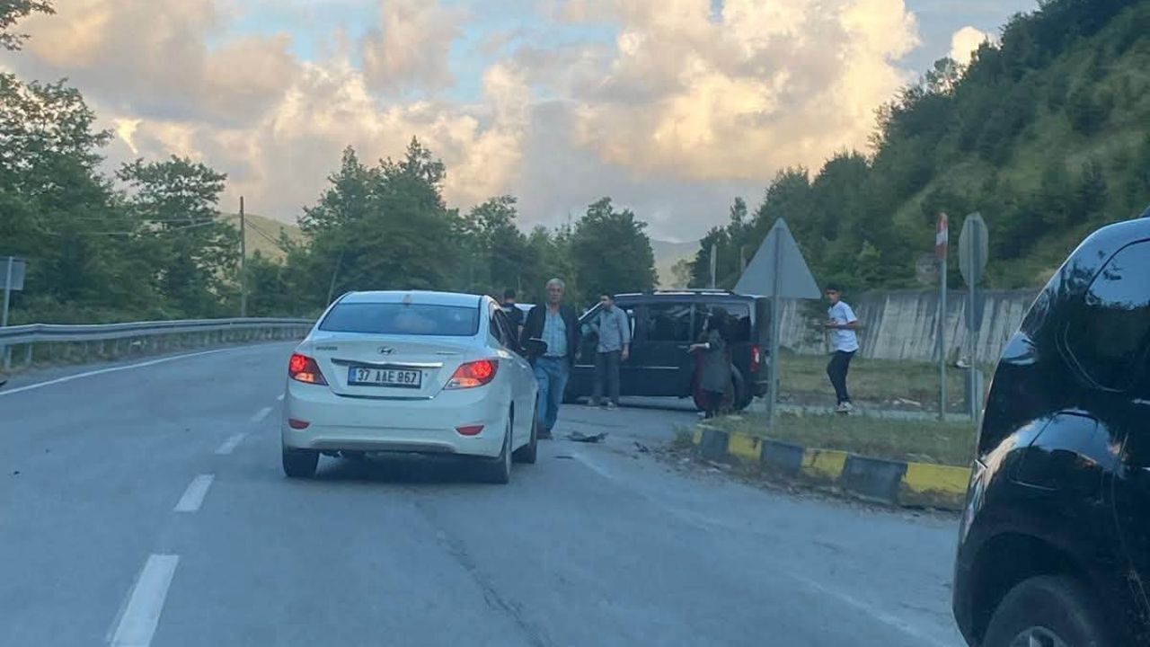 Kastamonu’da Düğün Konvoyunda Zincirleme Kaza (2)
