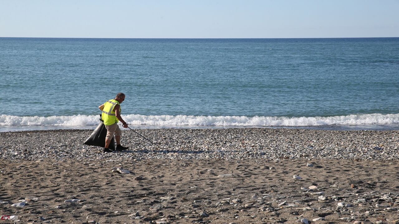 Kastamonu'da Her Gün Karadeniz Sahilindeki Çöpleri Topluyor (1)