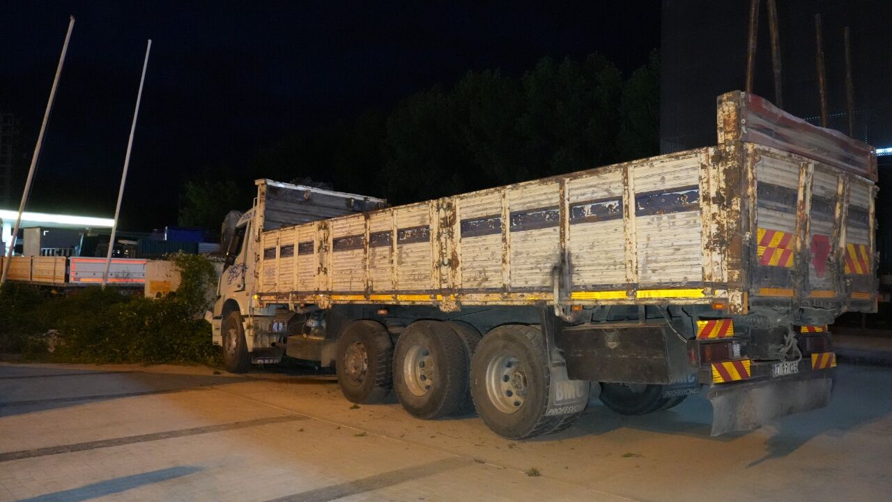 Kastamonu'da Korku Dolu Anlar! Fenalaşan Sürücünün Kullandığı Kamyon Kontrolden Çıktı (3)