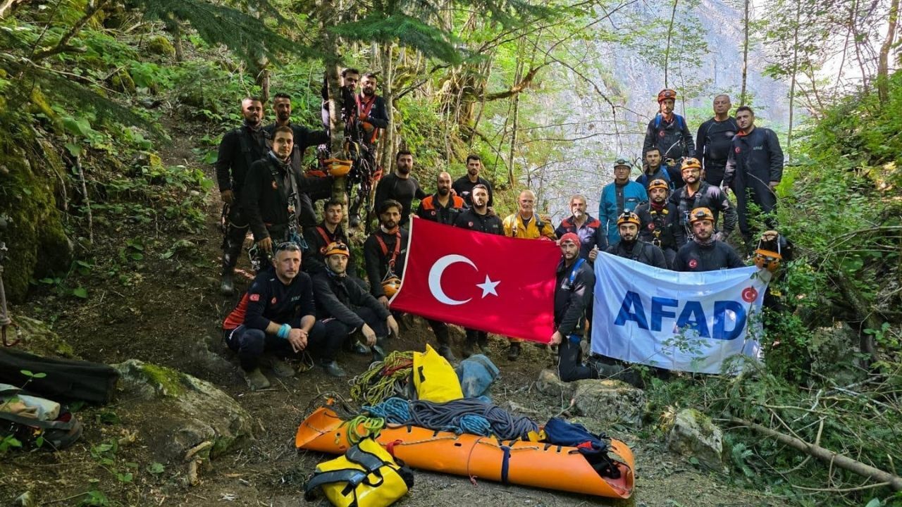 Kastamonu’da Nefes Kesen Eğitim Afad Ekipleri Mağaraya Indi (2)
